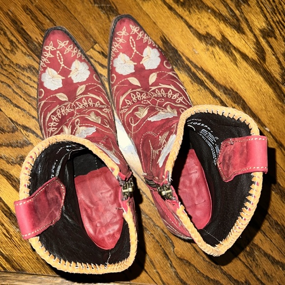 Liberty Black Ankle Cowboy Boots - Picture 6 of 9